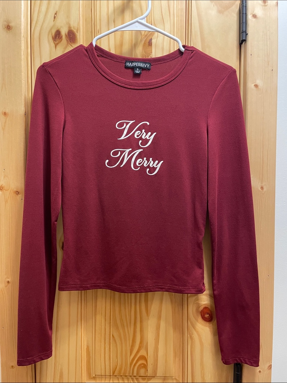 Harper& Ivy L sleeve Top with "Very Merry" Script (size small)